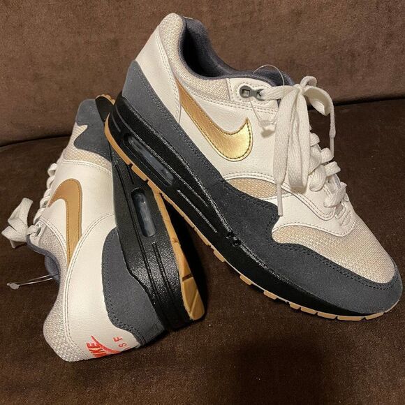 NEW NIKE iD Factory Custom Air Max 1 Womens 8 US 39 EUR Navy Gold Gum A00864-972 - Picture 1 of 9